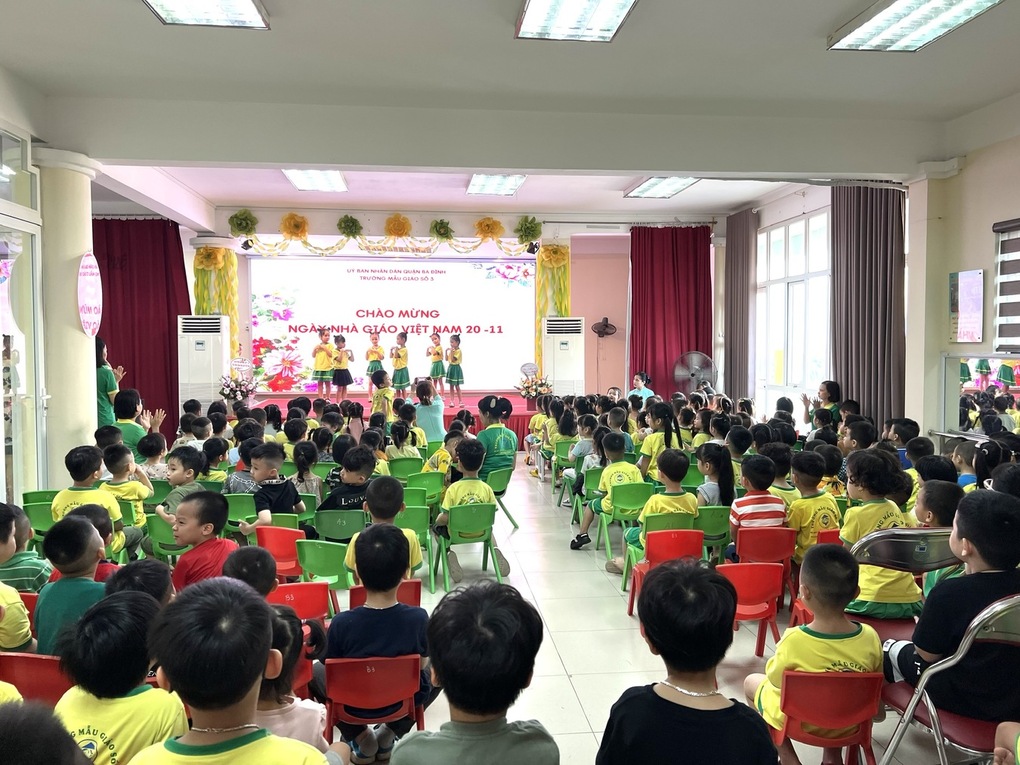 Chương trình biểu diễn nghệ thuật Chào mừng ngày Nhà giáo Việt Nam của cô trò trường Mẫu giáo Số 3