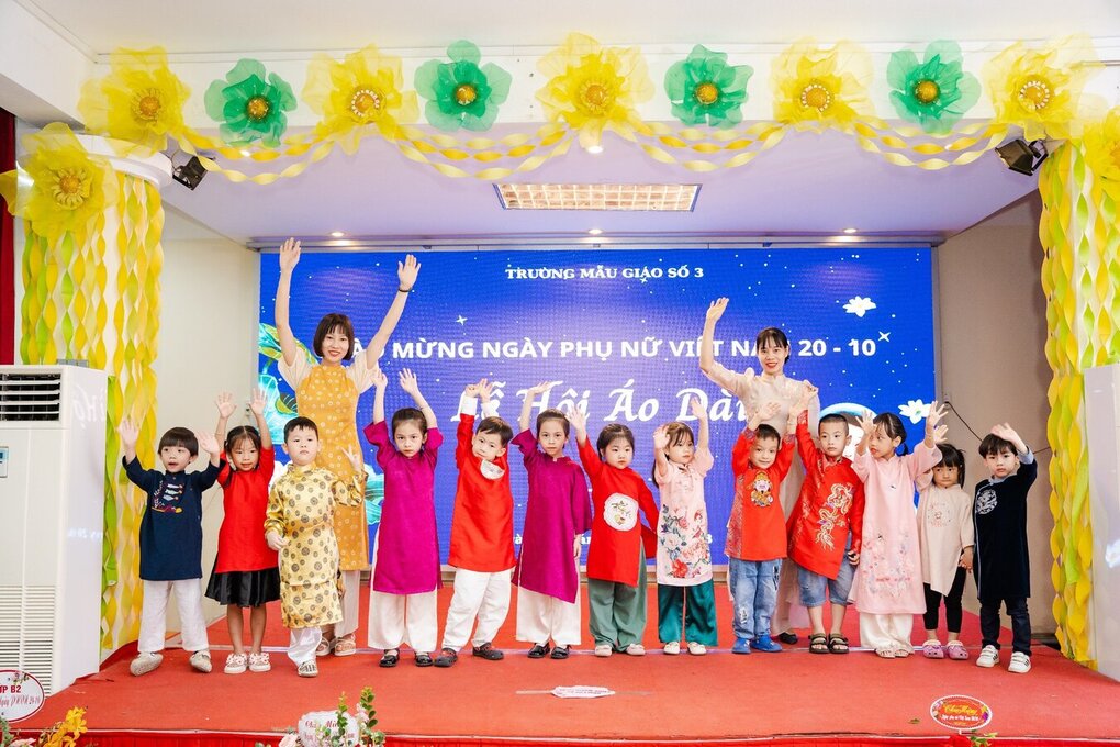 Các bạn nhỏ lớp A1 Tham gia “Lễ hội áo dài” tôn vinh nét đẹp Việt, chào mừng ngày Phụ nữ Việt Nam