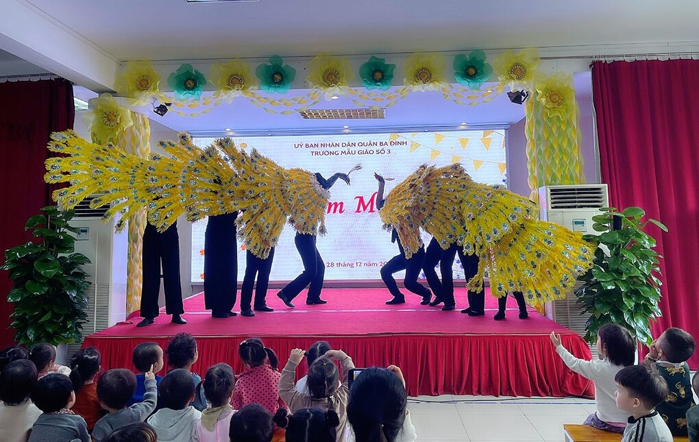 Trường Mẫu giáo Số 3 tổ chức Chương trình Biểu diễn nghệ thuật Múa rối chào năm mới 2024.